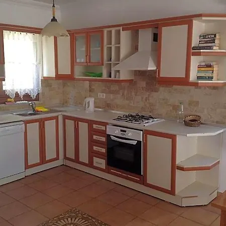 Villa Sleeps 8 Pool Air Con *