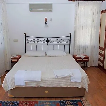 Sleeps 8 Pool Air Con *
