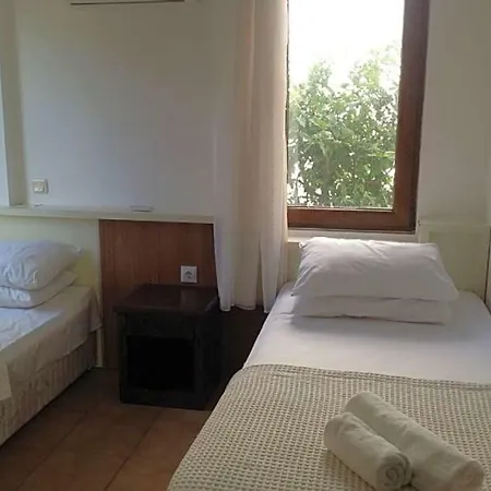 Sleeps 8 Pool Air Con *